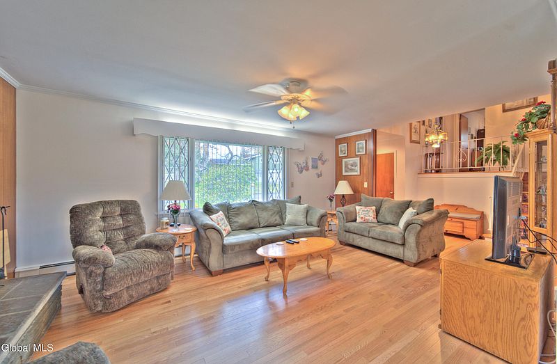 5th image of 10 Woodland Drive