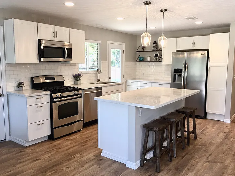 7900 Cortez Ave — Photo 2