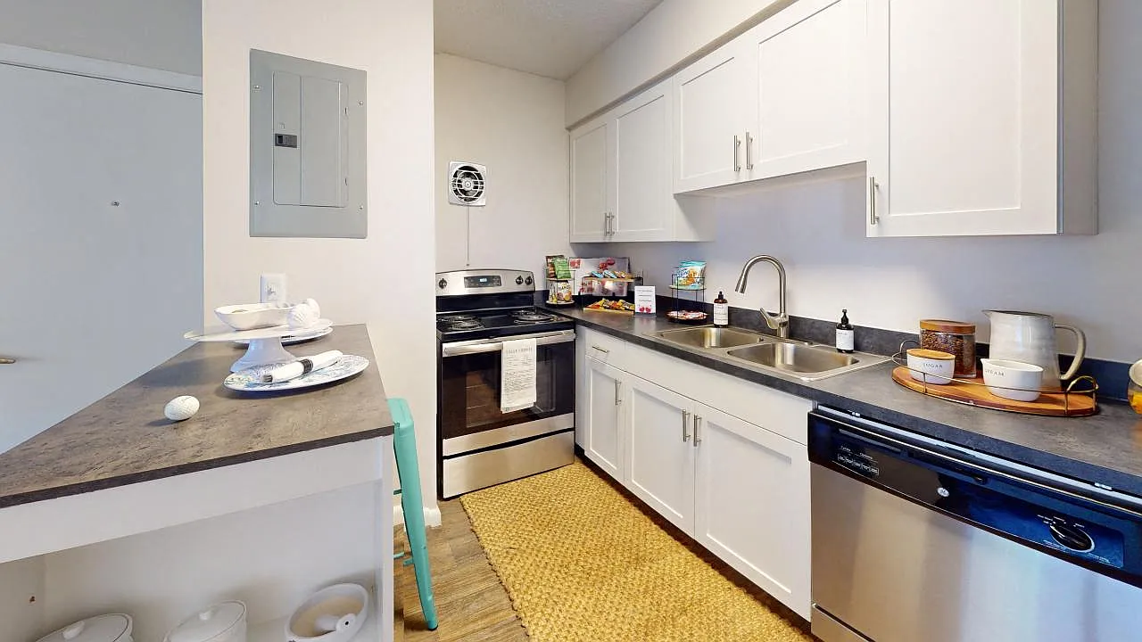 Somerset Apartments — Photo 2