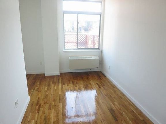 3rd image of 184 Noll St #2DOGA