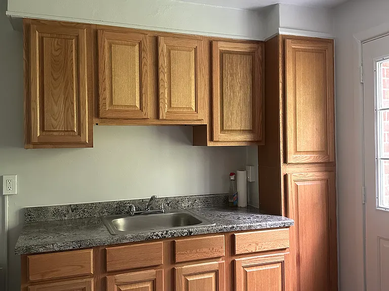 374 S Broad St — Photo 3