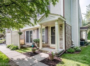 2057 Hidden Meadows Dr UNIT C, Walled Lake, MI 48390