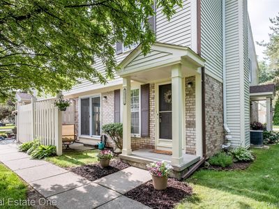 2057 Hidden Meadows Dr Unit C, Walled Lake, MI, 48390