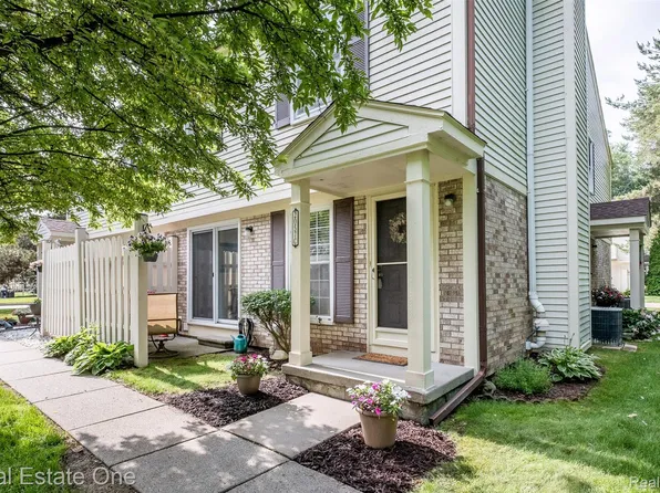 2057 Hidden Meadows Dr Unit C, Walled Lake, MI 48390