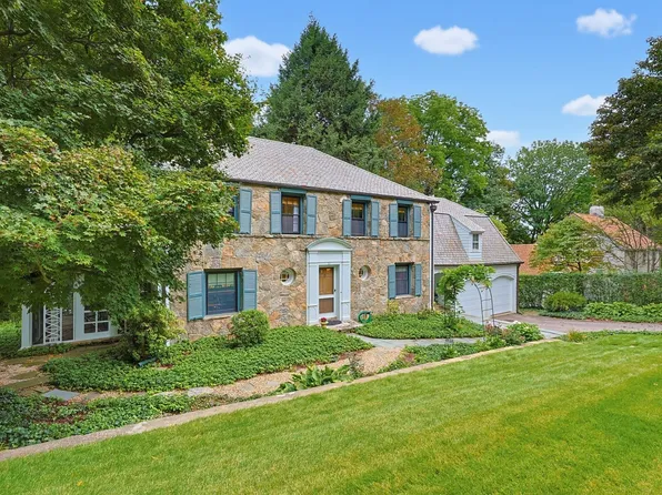 28 Drury Ln, Worcester, MA 01609