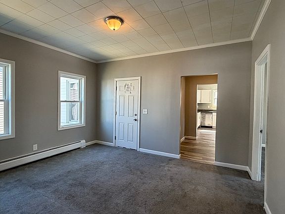 4th image of 529 Warren St