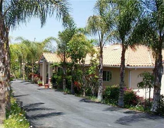 Upper driveway leads to main house.