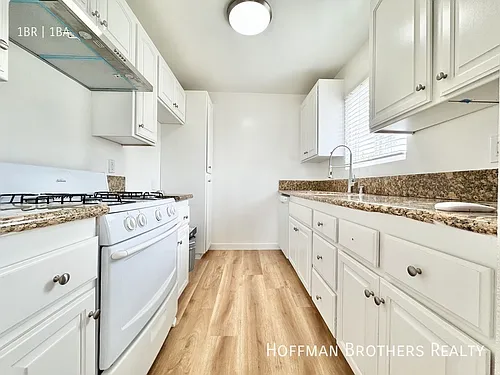 1000 N Doheny Dr #100 Photo 1
