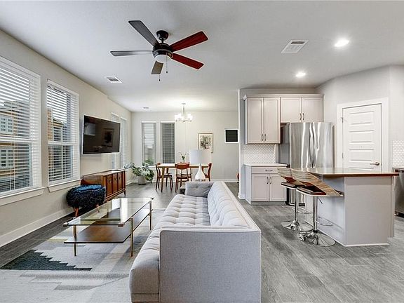4th image of 1925 Dinsdale Ln #179C