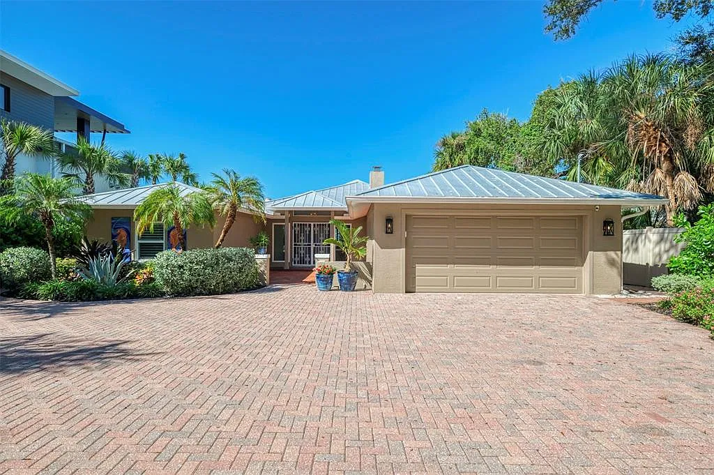 4 bed, 3.0 bath, 3012 sqft, $6,000 — Photo 1