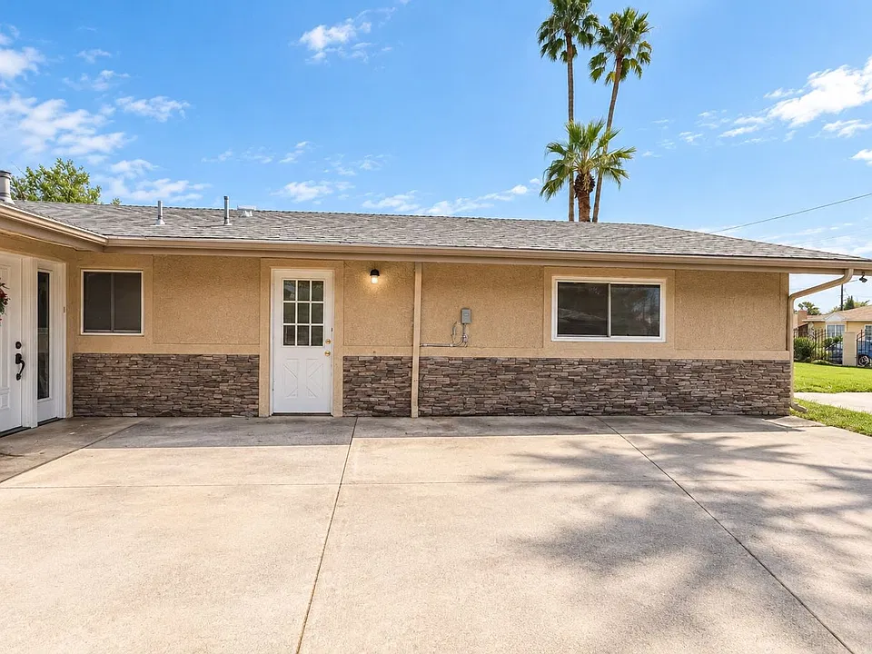 1734 Martin St