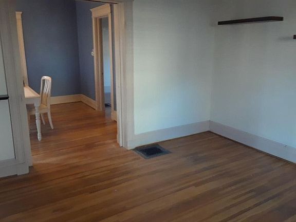 3rd image of 140 Hubbell St