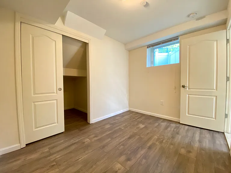 33 Sheridan Ave #1F — Photo 4