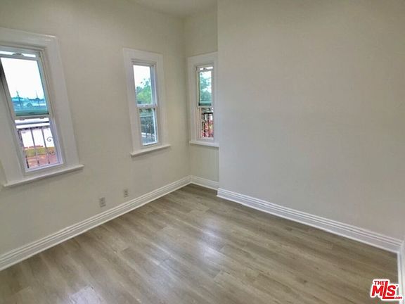 2nd image of 803 1/2 N Alexandria Ave #803-1/2