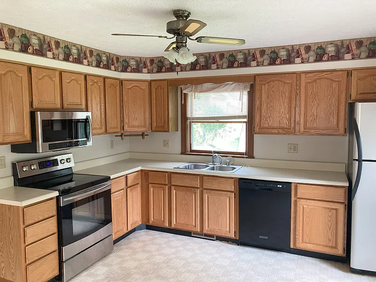 163 Hickory Ln — Photo 8