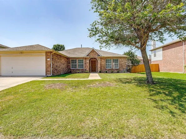 717 Mallard Dr, Saginaw, TX 76131