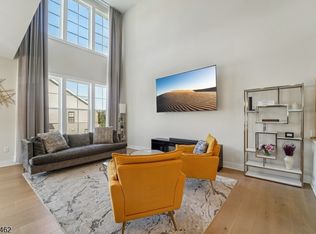 2 Lawrence Ln, Denville, NJ 07834