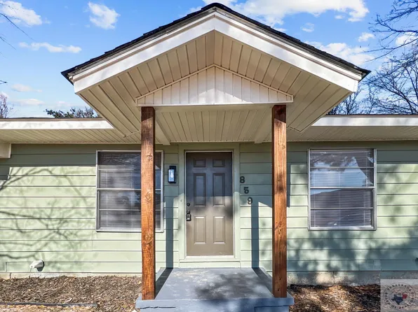 859 Singapore Dr, Wake Village, TX 75501