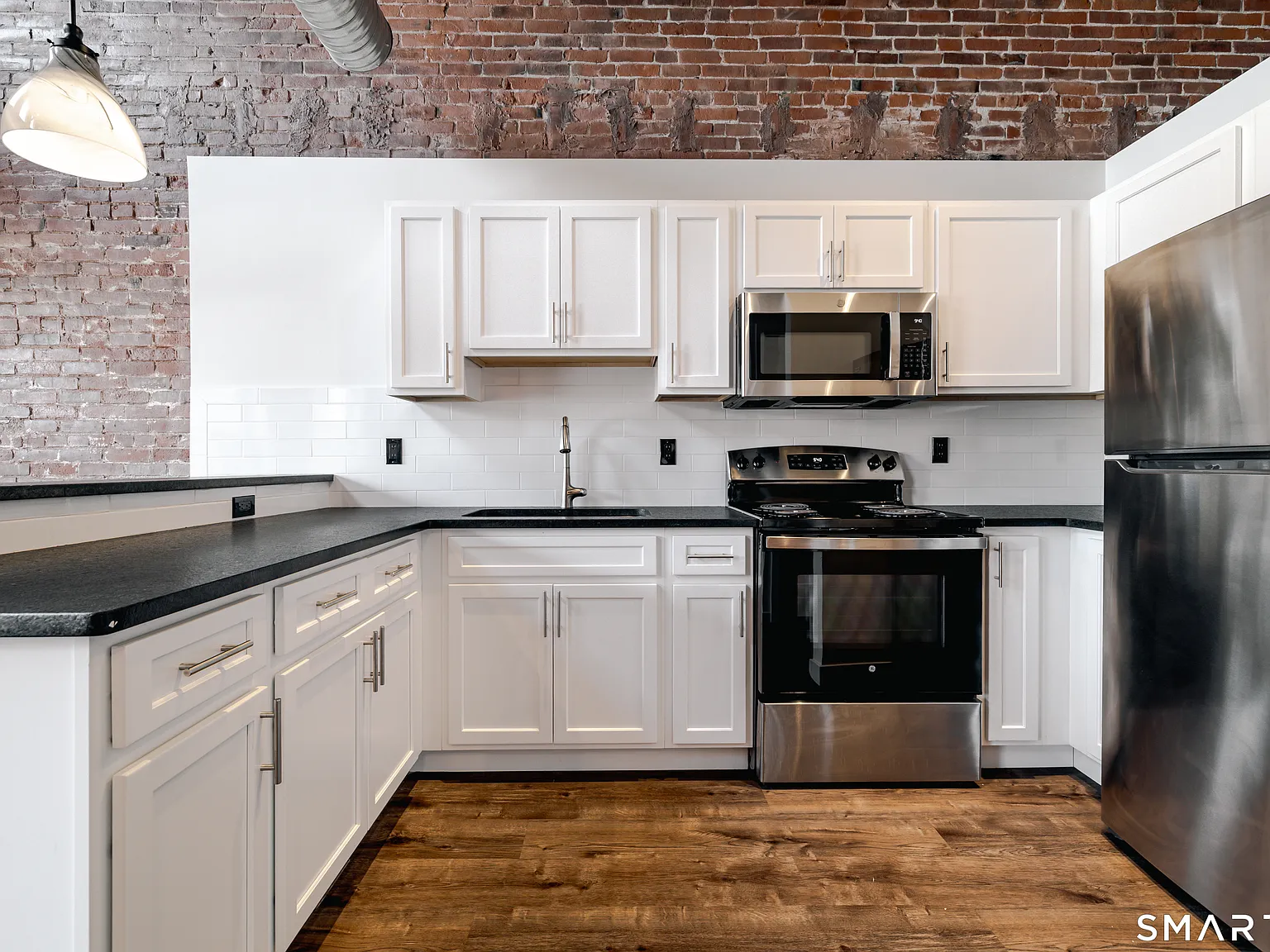 1 bed, 1.0 bath, 798 sqft, $2,450 — Photo 3