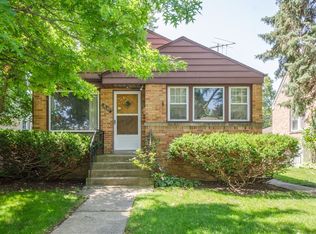 5345 Davis St, Skokie, IL 60077