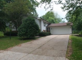 7065 Windgate Rd, Woodbury, MN 55125