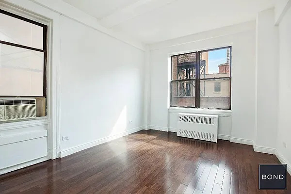 Sold by Bond New York | media 7