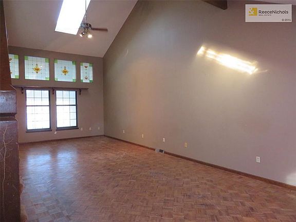 3rd image of 11408 Applewood Dr