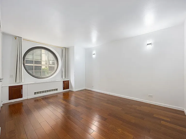 161 W 61st St #3F — Photo 11