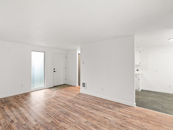 3rd image of 807 E Park Ave #19