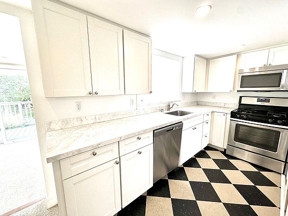 4th image of 316-318 Maple St #316C