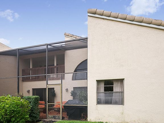 BACK OF TOWNHOME