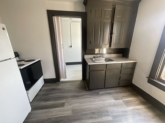 5th image of 1042 W Market St #1040