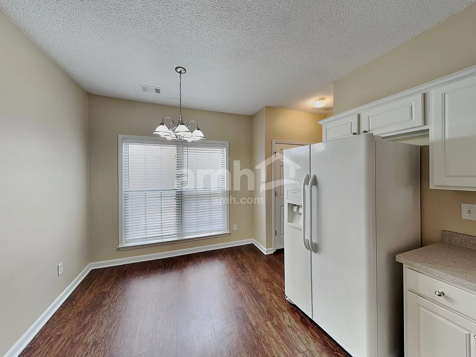 3 bed, 2.5 bath, 2004 sqft, $2,340 — Photo 3