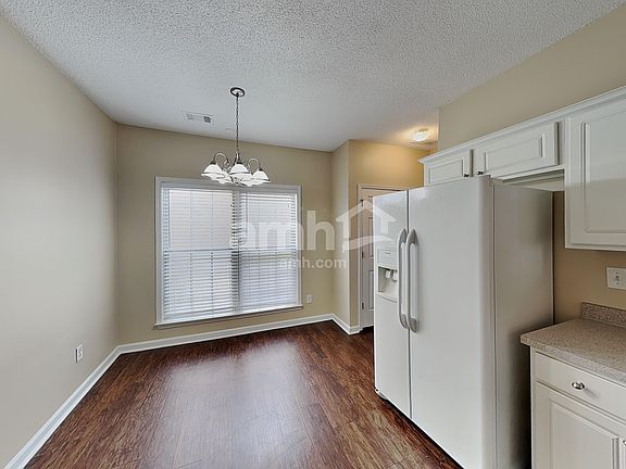3rd image of 2523 Davenham Ln