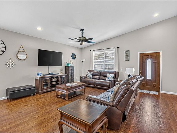 5th image of 317 Wilson Ct