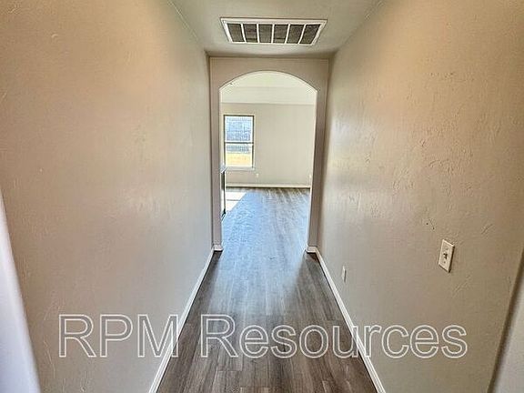 4th image of 1609 Burgundy Dr