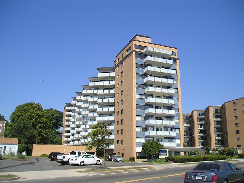 1st image of 300 Lynn Shore Dr APT 212