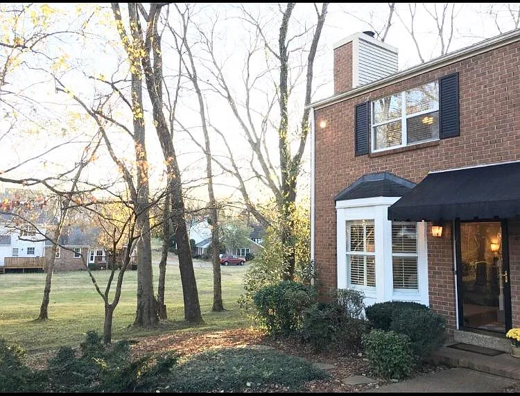2 bed, 1.5 bath, 1236 sqft, $2,300 — Photo 1