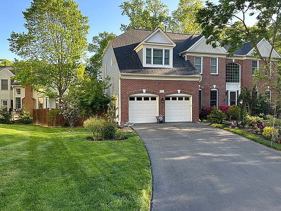 3rd image of 7909 Bressingham Dr
