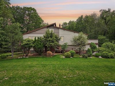 12 Lenape Trl, Upper Saddle River, NJ, 07458