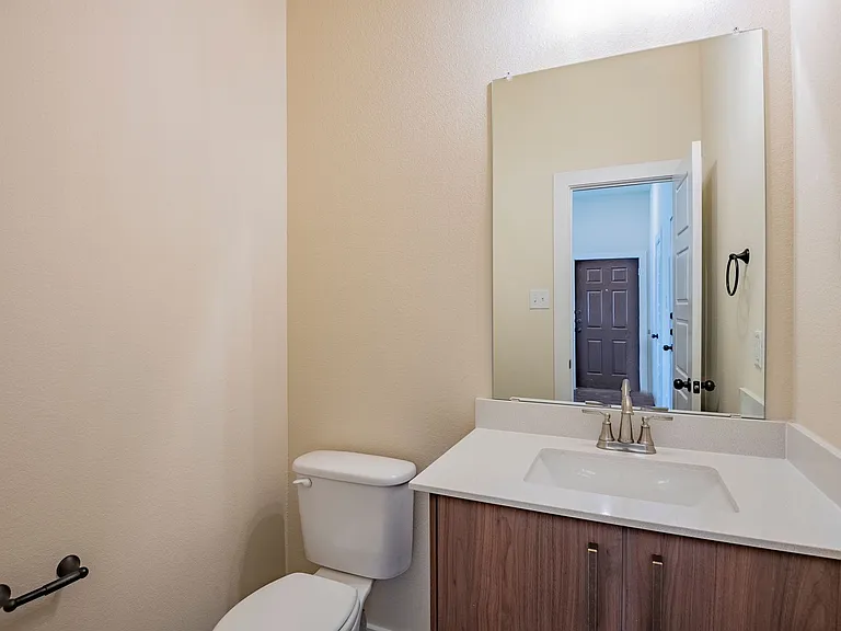 720 Blackland Dr — Photo 8