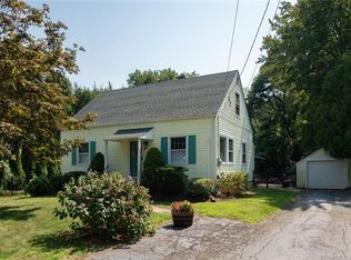 166 Vineyard Rd, Hamden, CT 06517