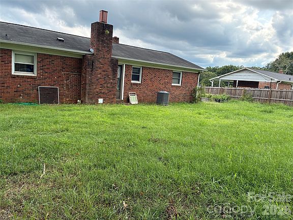 5th image of 6102 Len Dr