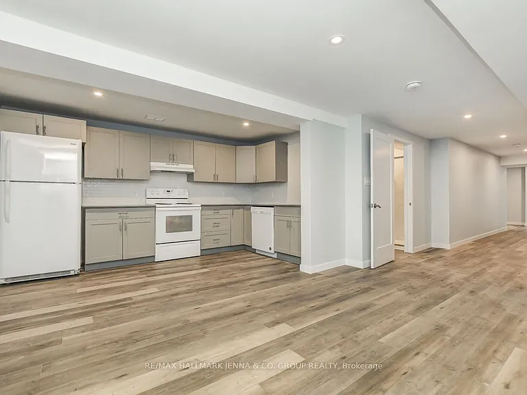 21 Saint Remy Dr #B — Photo 10