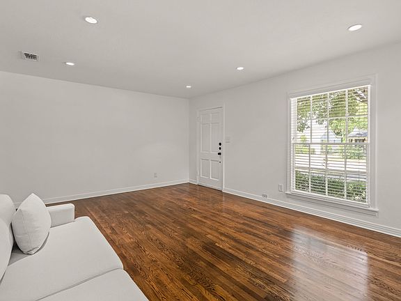 4th image of 2725 Wayside Ave