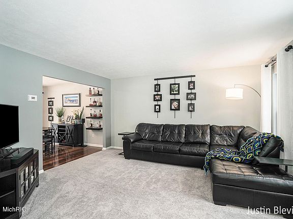 5th image of 4820 Aylesworth St SE
