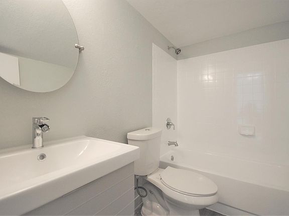 3rd image of 1626 Drexel Ave #3131