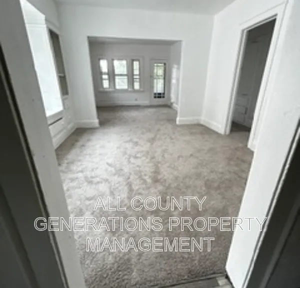 11909 Continental Ave — Photo 5