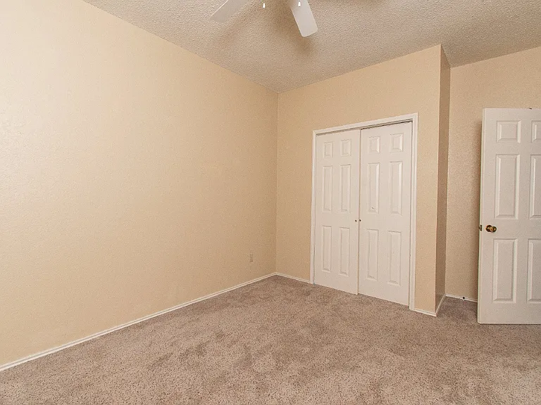 2304 Iowa Dr — Photo 15