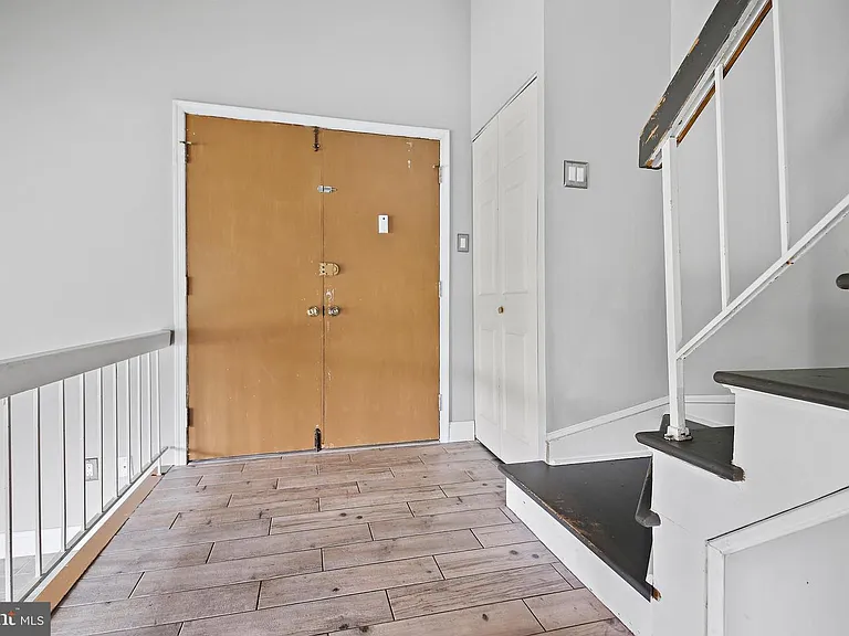 511 Avondale Dr — Photo 8